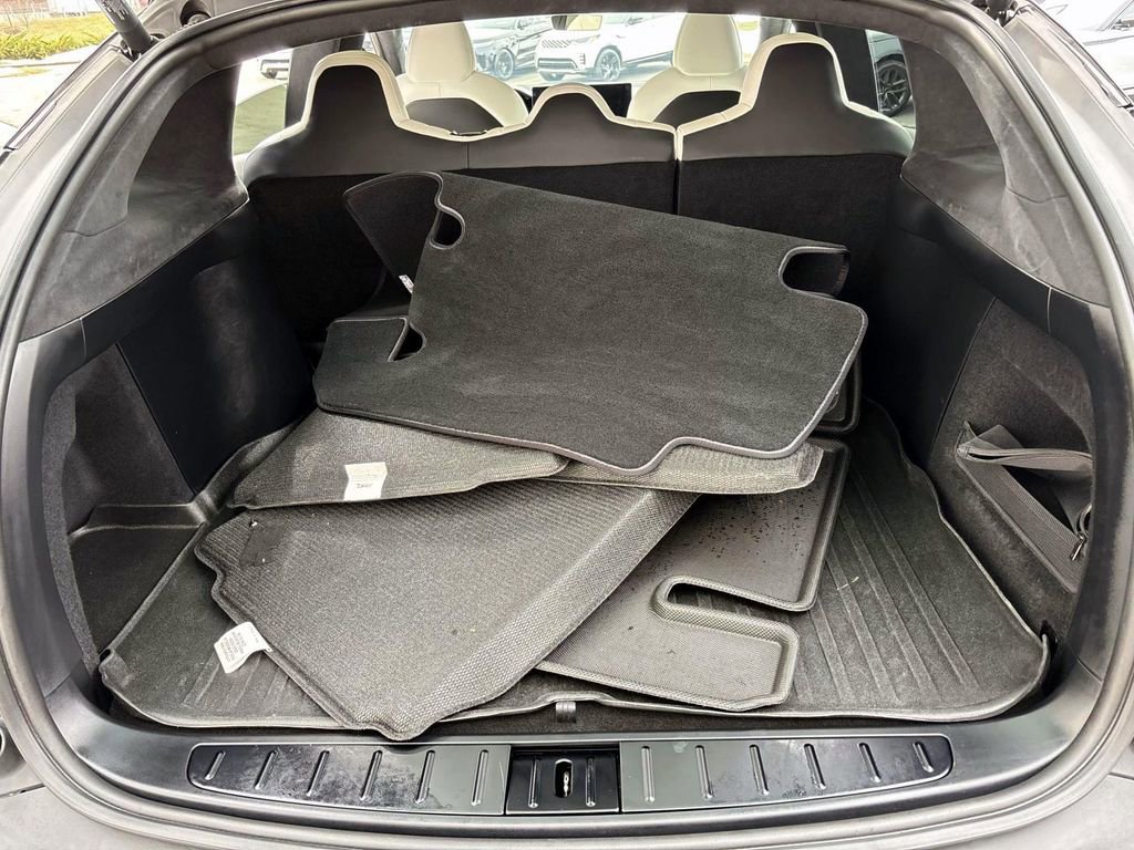 Used 2022 Tesla Model X image 9