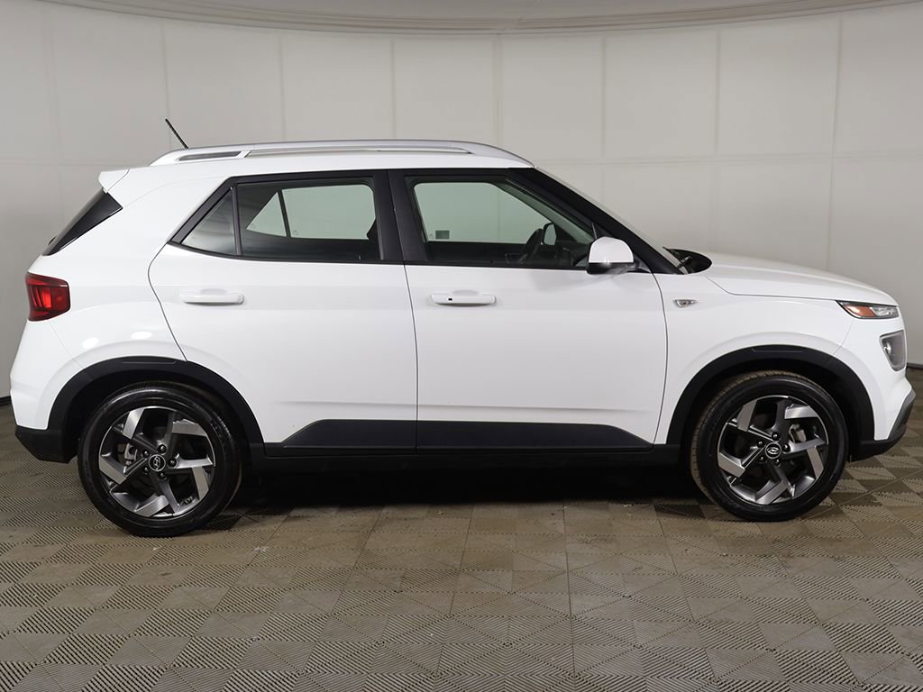 Certified 2024 Hyundai Venue SEL FWD image 13