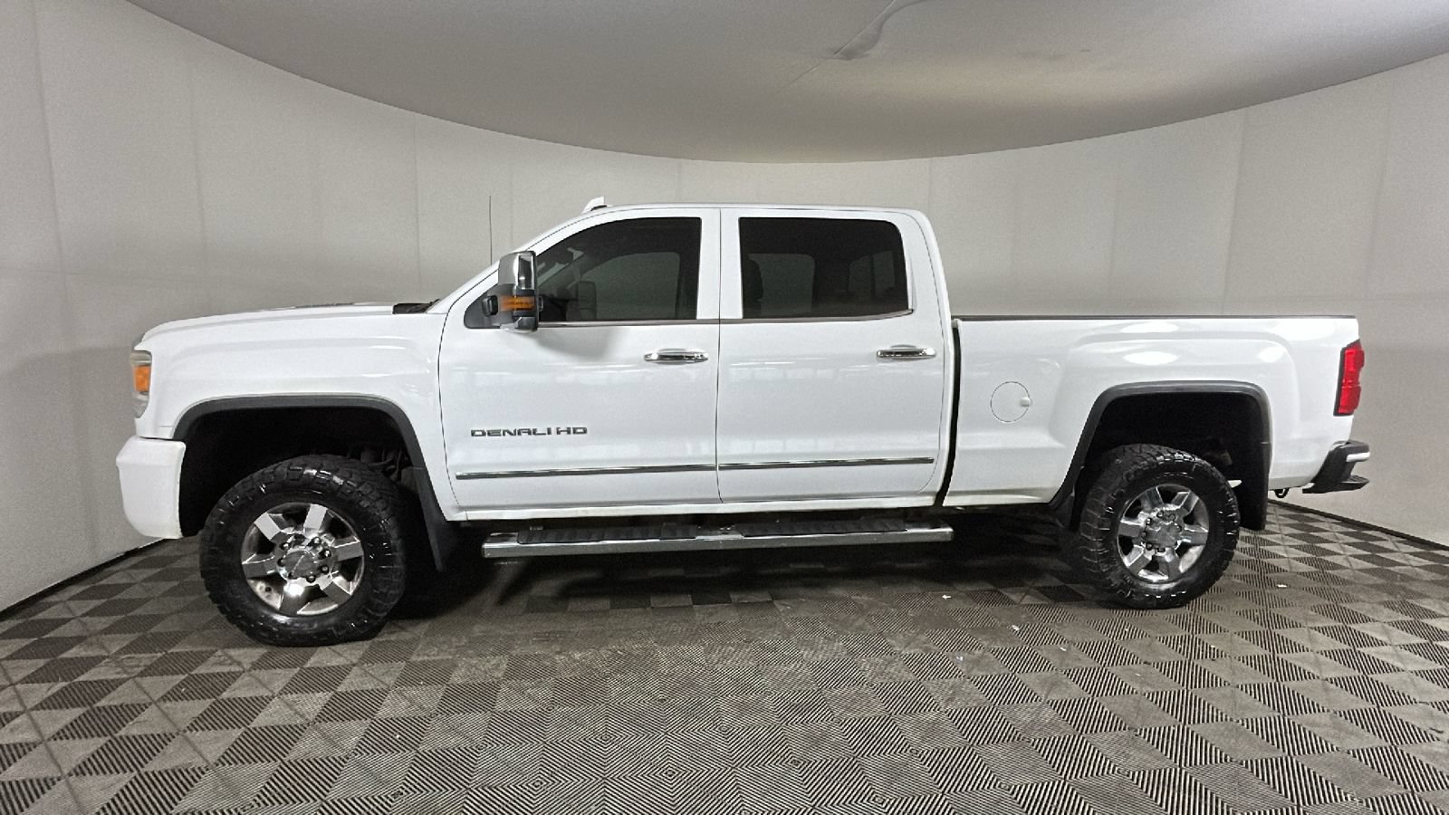 Used 2015 GMC Sierra 3500 Denali AWD/4WD image 5