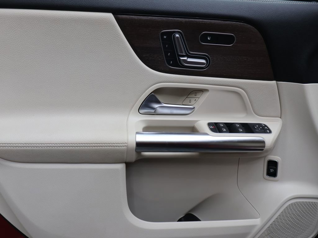 Used 2021 Mercedes-Benz GLA 250 4MATIC w/ Premium Package image 16