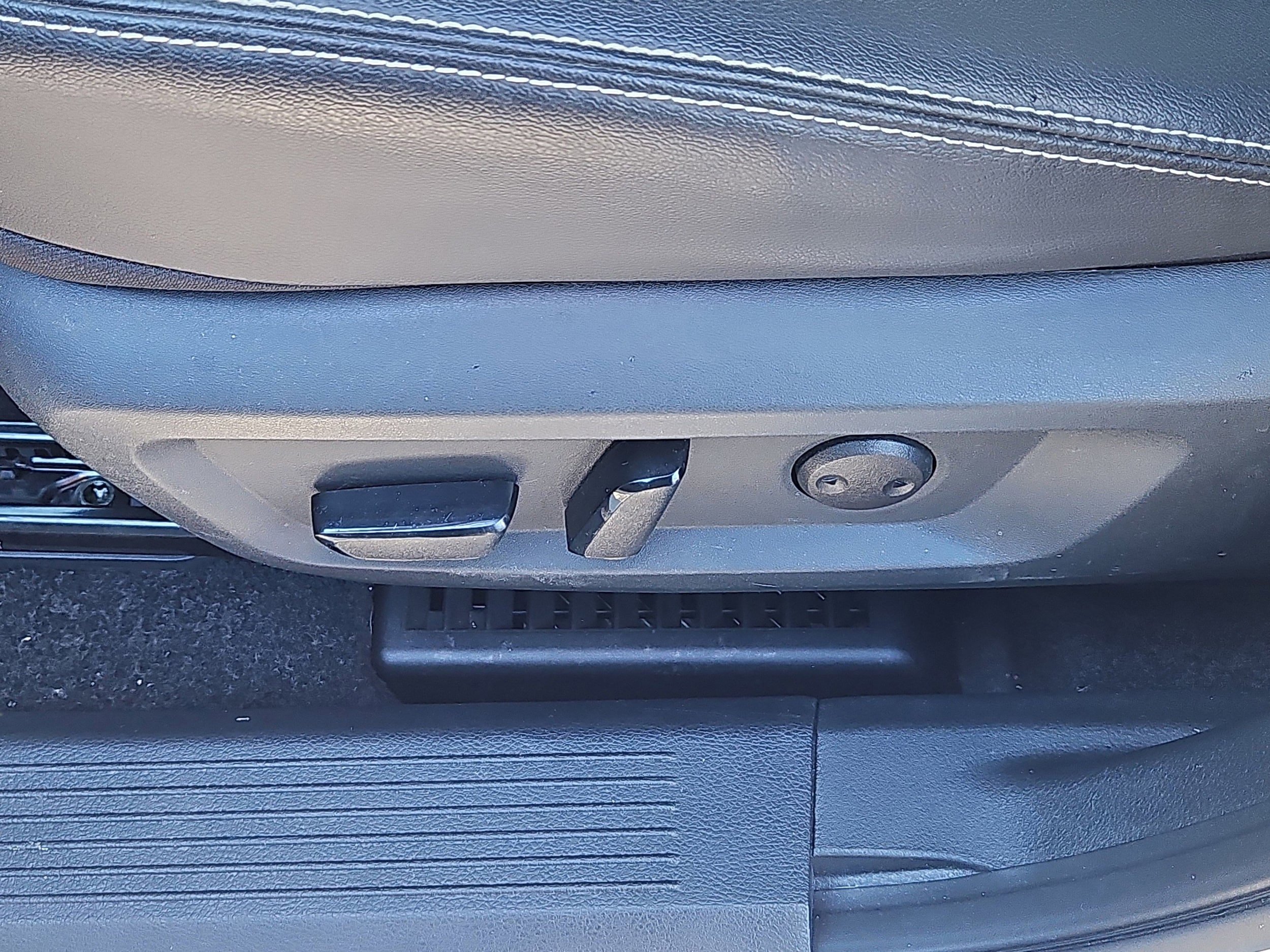 Used 2023 Nissan Rogue SL w/ SL Premium Package image 17