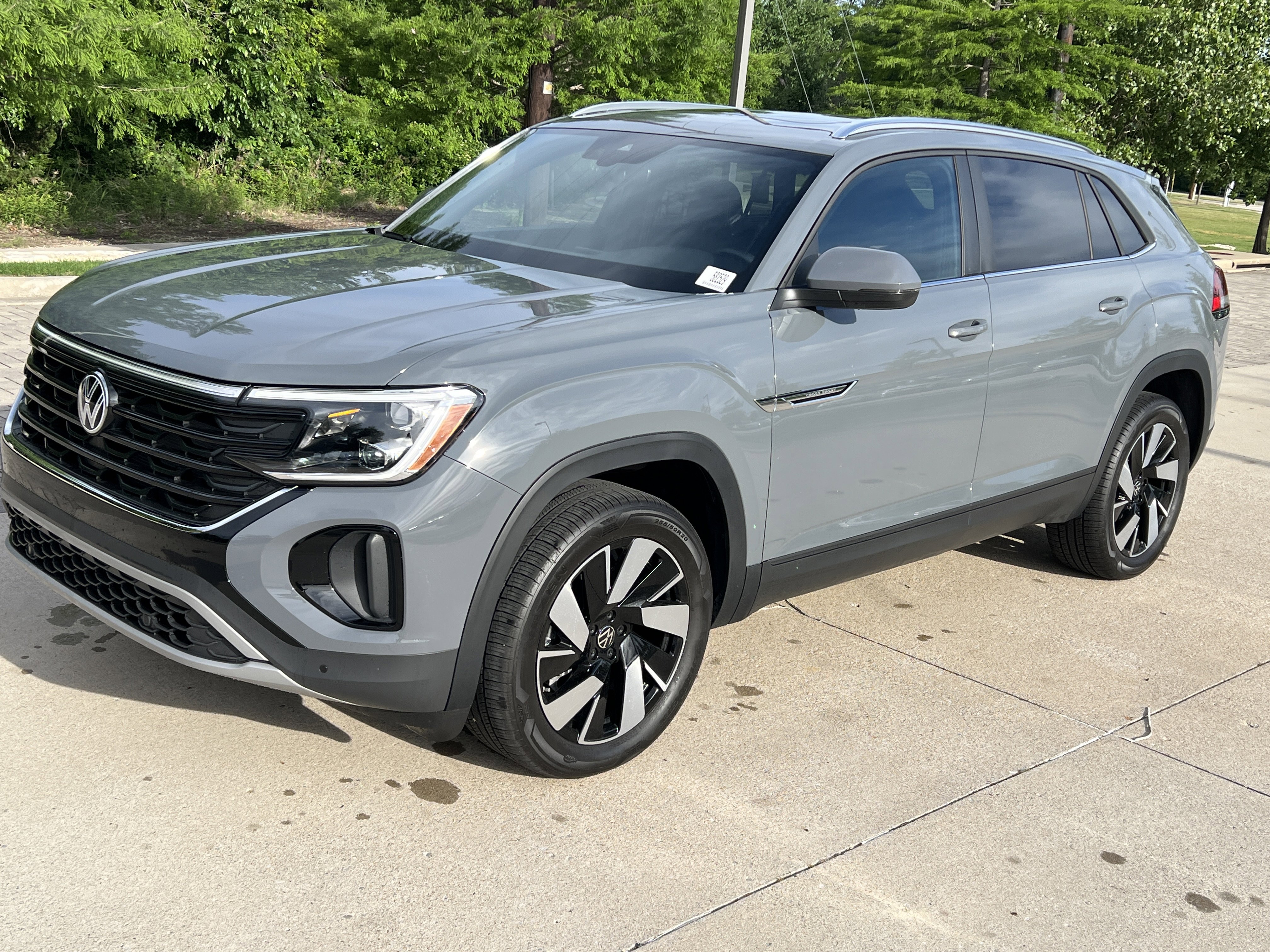 Certified 2025 Volkswagen Atlas Cross Sport SE w/ Panoramic Sunroof Package FWD image 5