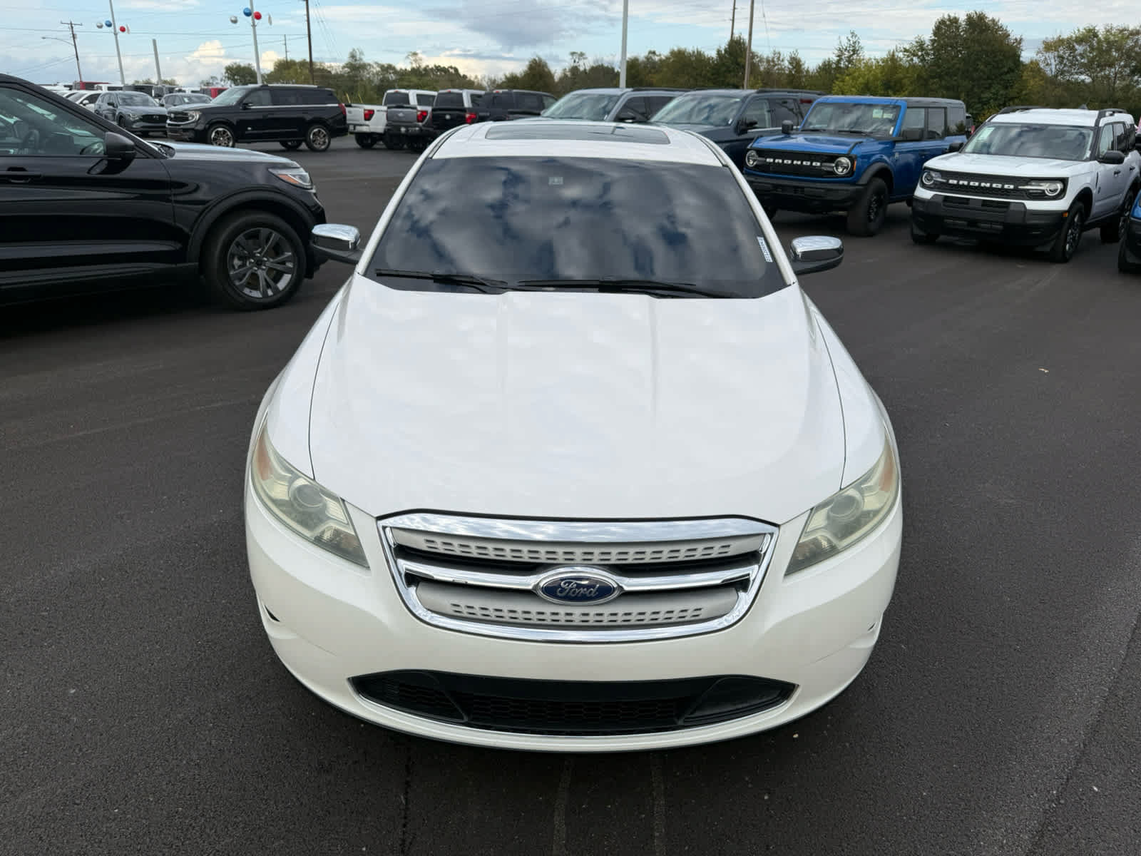 Used 2010 Ford Taurus Limited FWD image 20