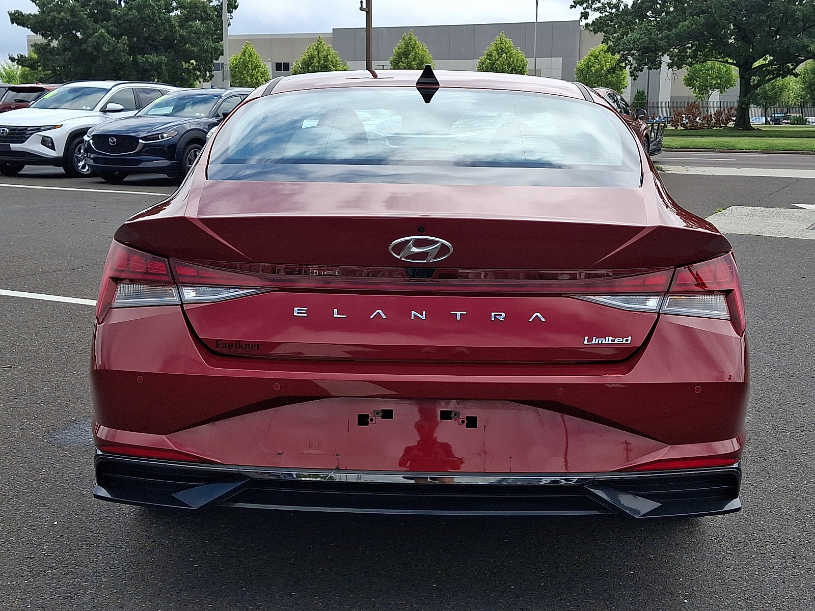 Certified 2023 Hyundai Elantra Limited w/ Preferred Accessory Package FWD image 4