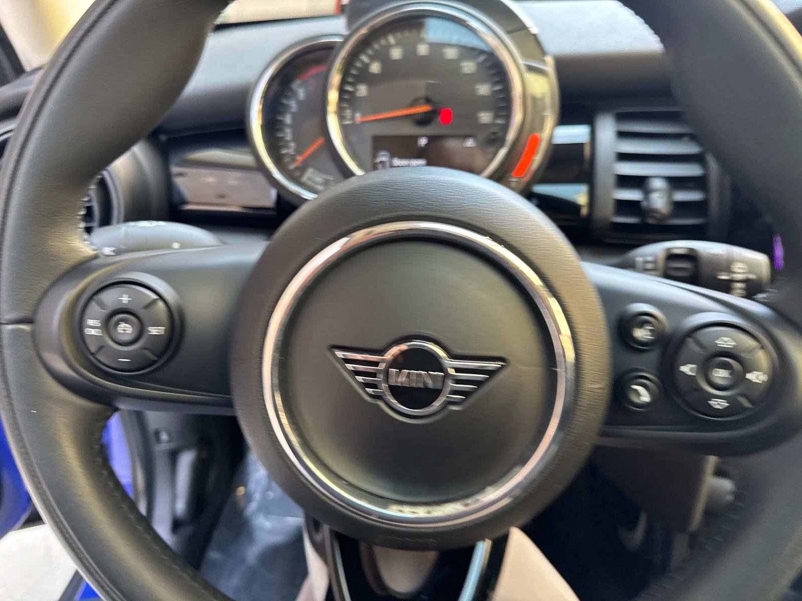 Used 2019 MINI Cooper 4-Door Hardtop w/ Signature Upholstery Package image 12