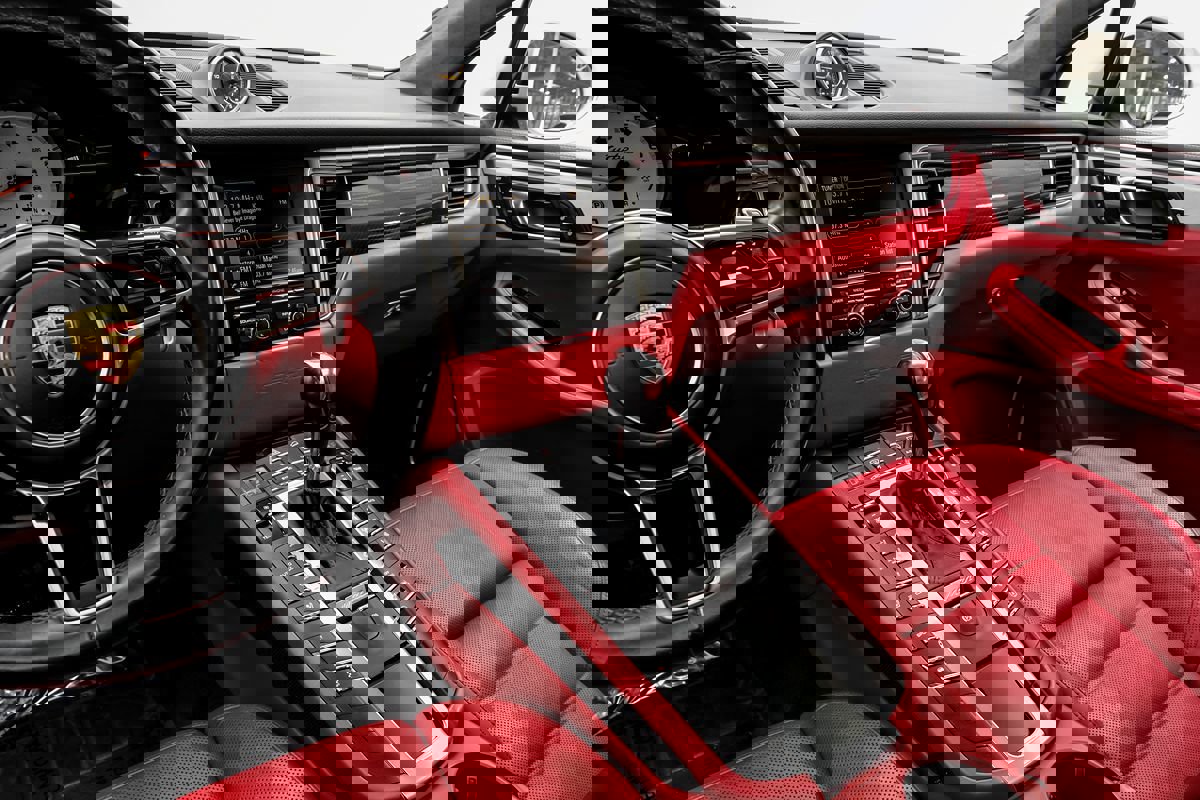 Used 2016 Porsche Macan Turbo AWD/4WD image 22