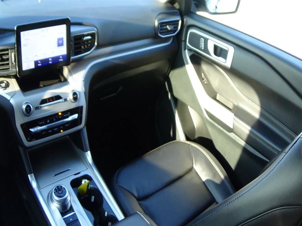 Used 2024 Ford Explorer XLT w/ Equipment Group 202A image 14