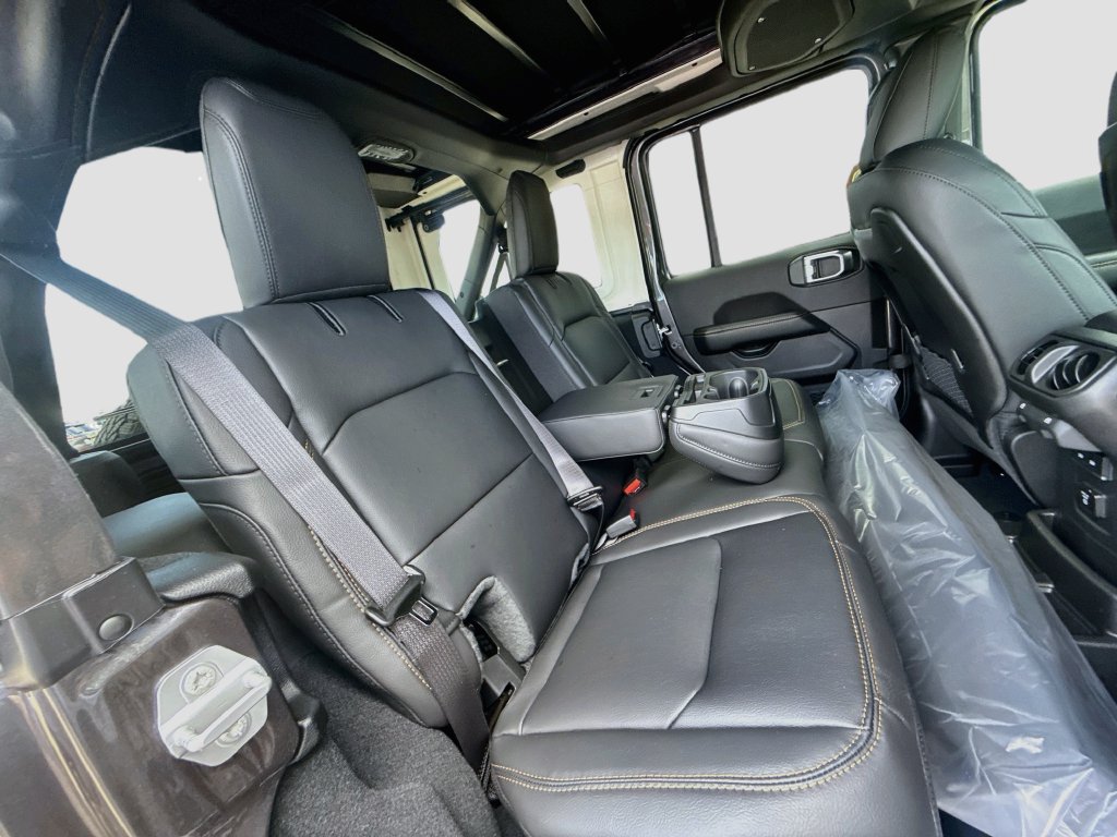 New 2027 Jeep Wrangler Unlimited Sahara AWD/4WD image 31