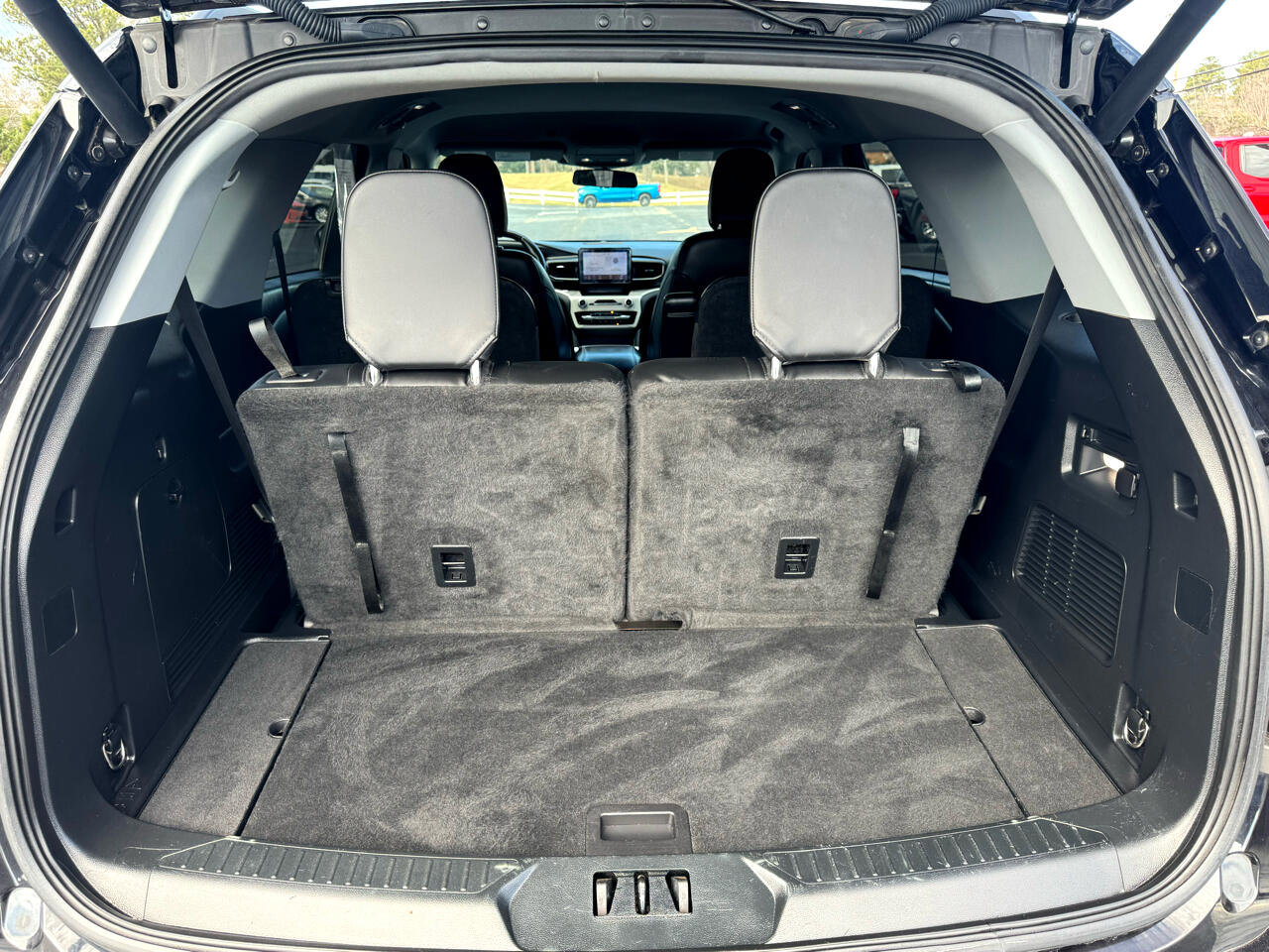 Used 2022 Ford Explorer XLT w/ Equipment Group 202A image 18