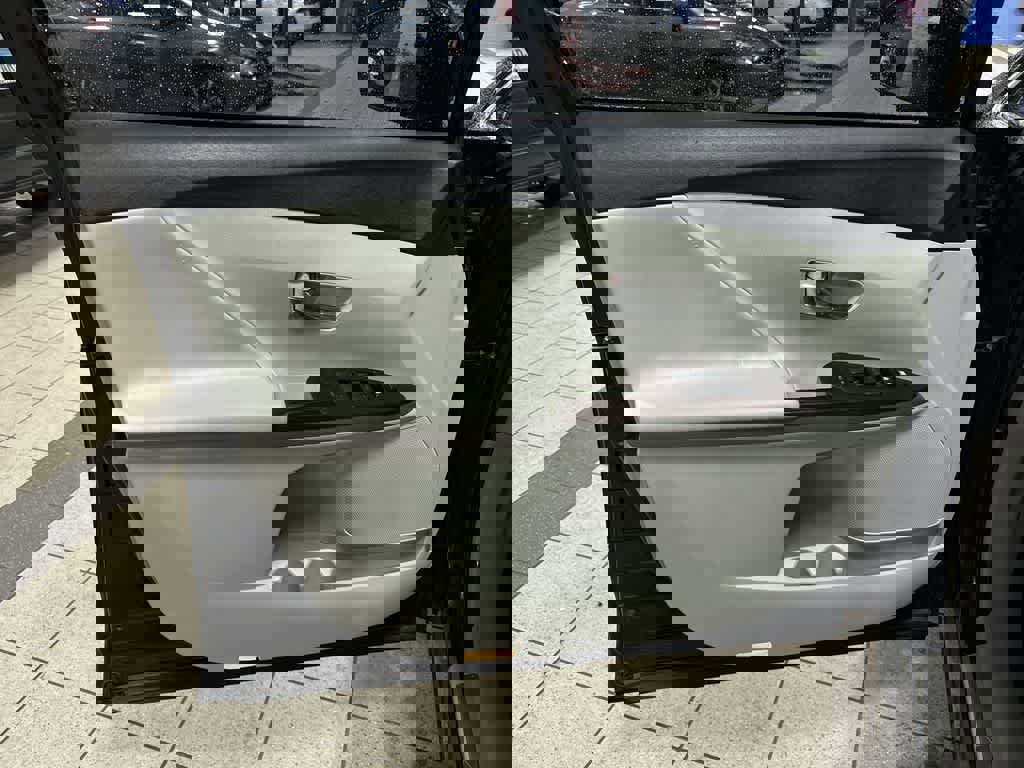 Used 2012 Toyota Venza LE w/ LE Convenience Pkg image 29