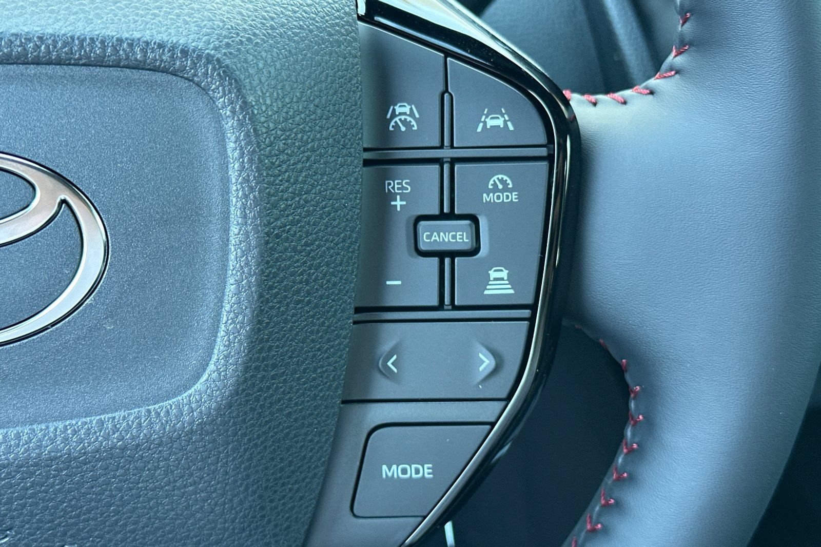 New 2026 Toyota Prius Plug-In Hybrid FWD image 28
