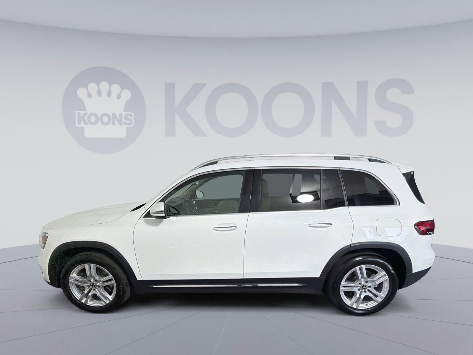 Used 2021 Mercedes-Benz GLB 250 4MATIC image 2