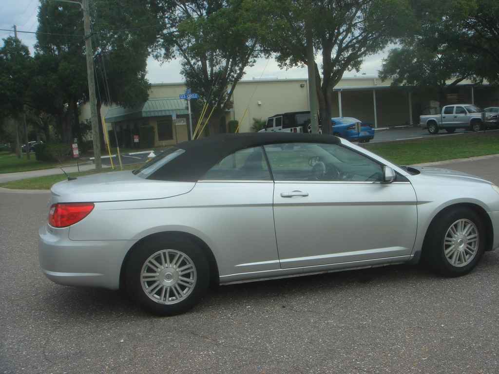 Used 2013 Chrysler 200 Touring image 3