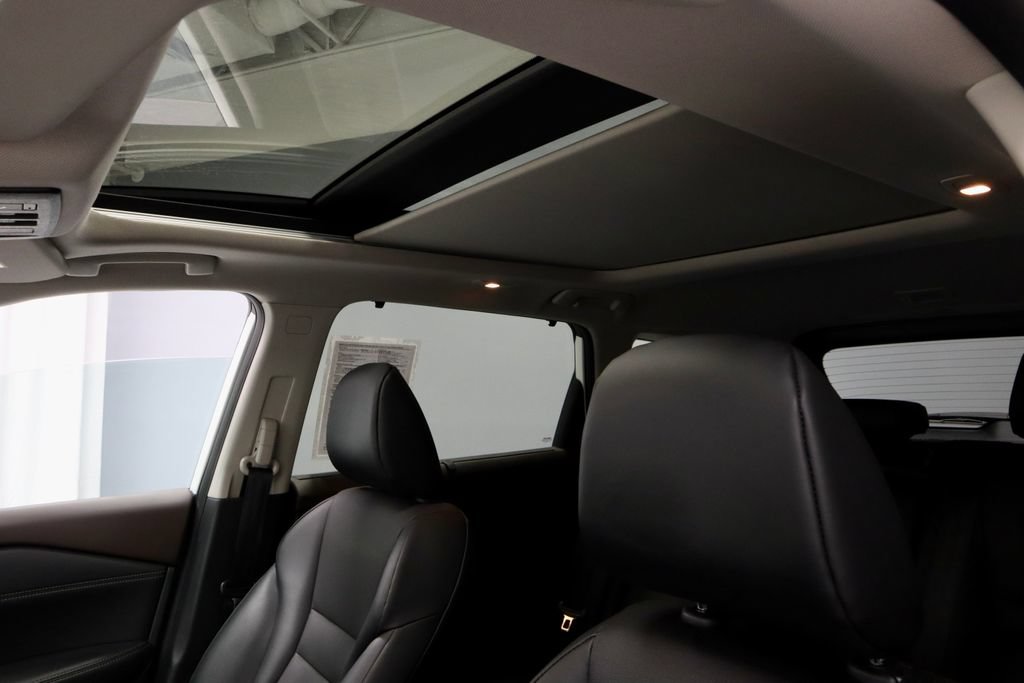 Certified 2021 Nissan Rogue SV w/ Premium Package FWD image 33