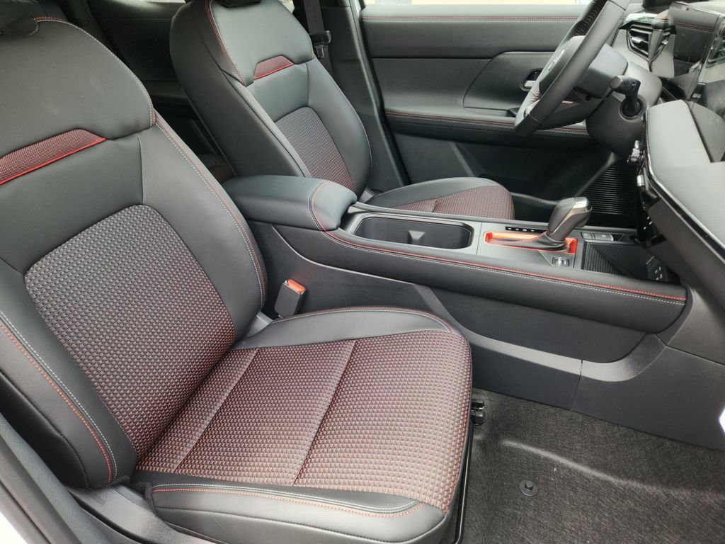 New 2025 Nissan Kicks SR image 15