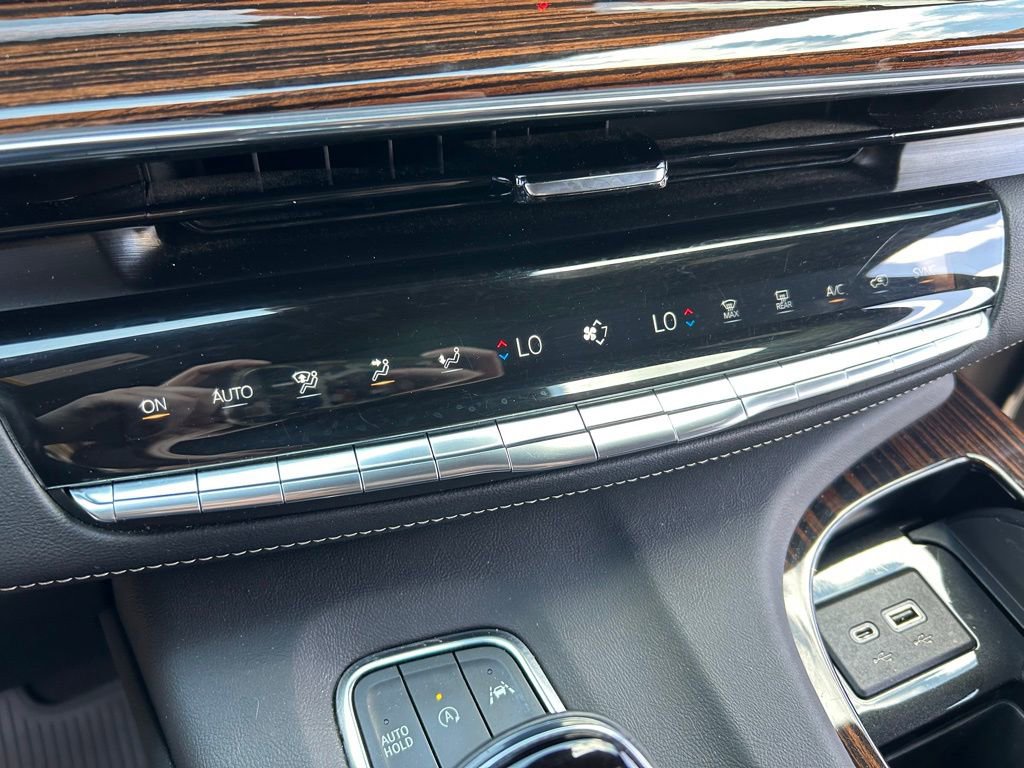 Used 2023 Cadillac Escalade ESV Premium Luxury AWD/4WD image 34