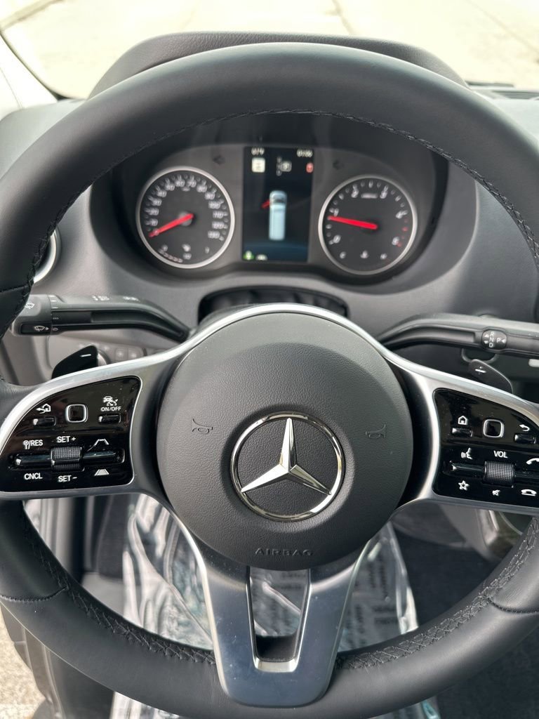 Used 2023 Mercedes-Benz Sprinter 3500 image 35