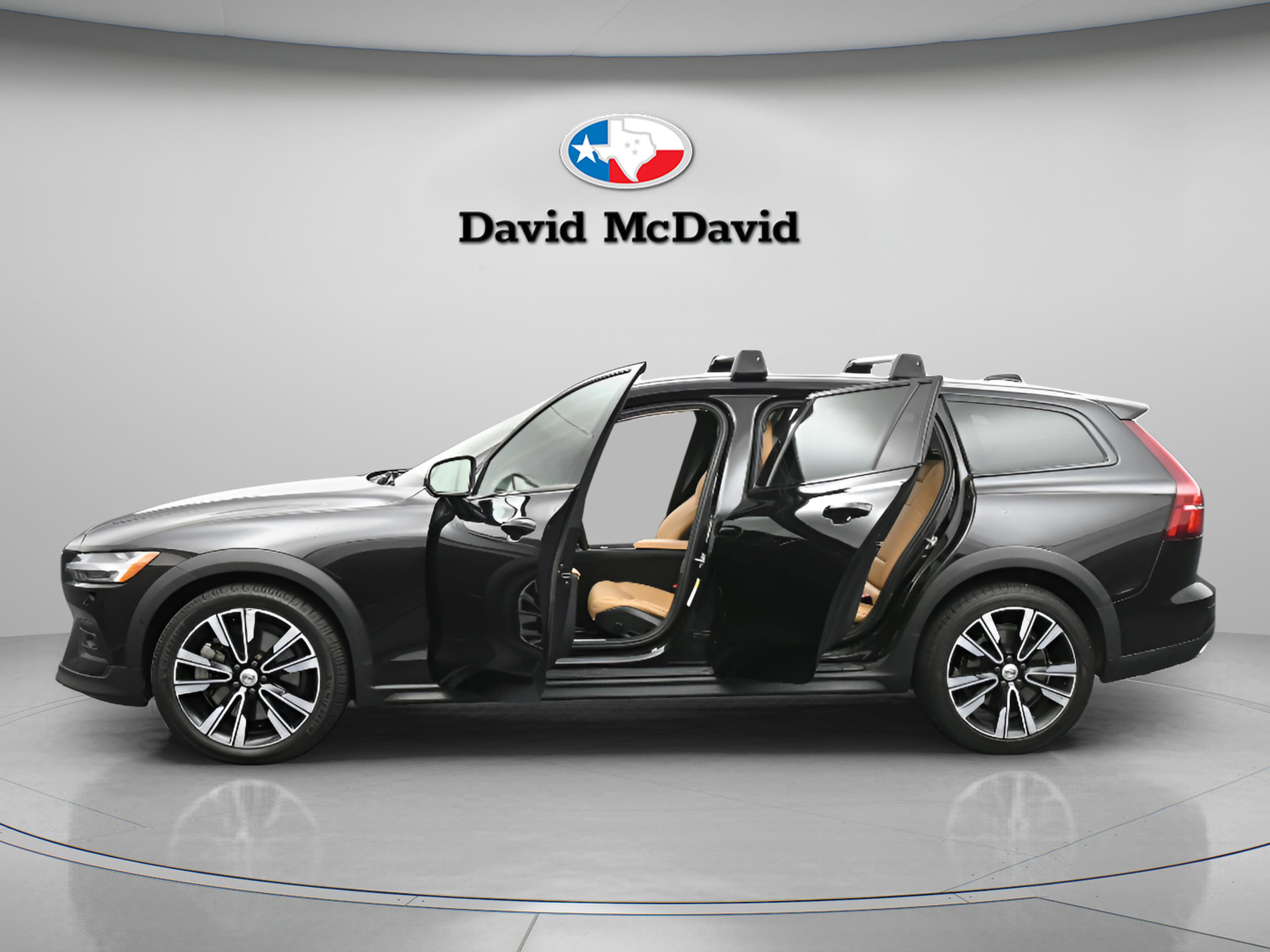 Used 2020 Volvo V60 T5 Cross Country w/ Protection Package image 7