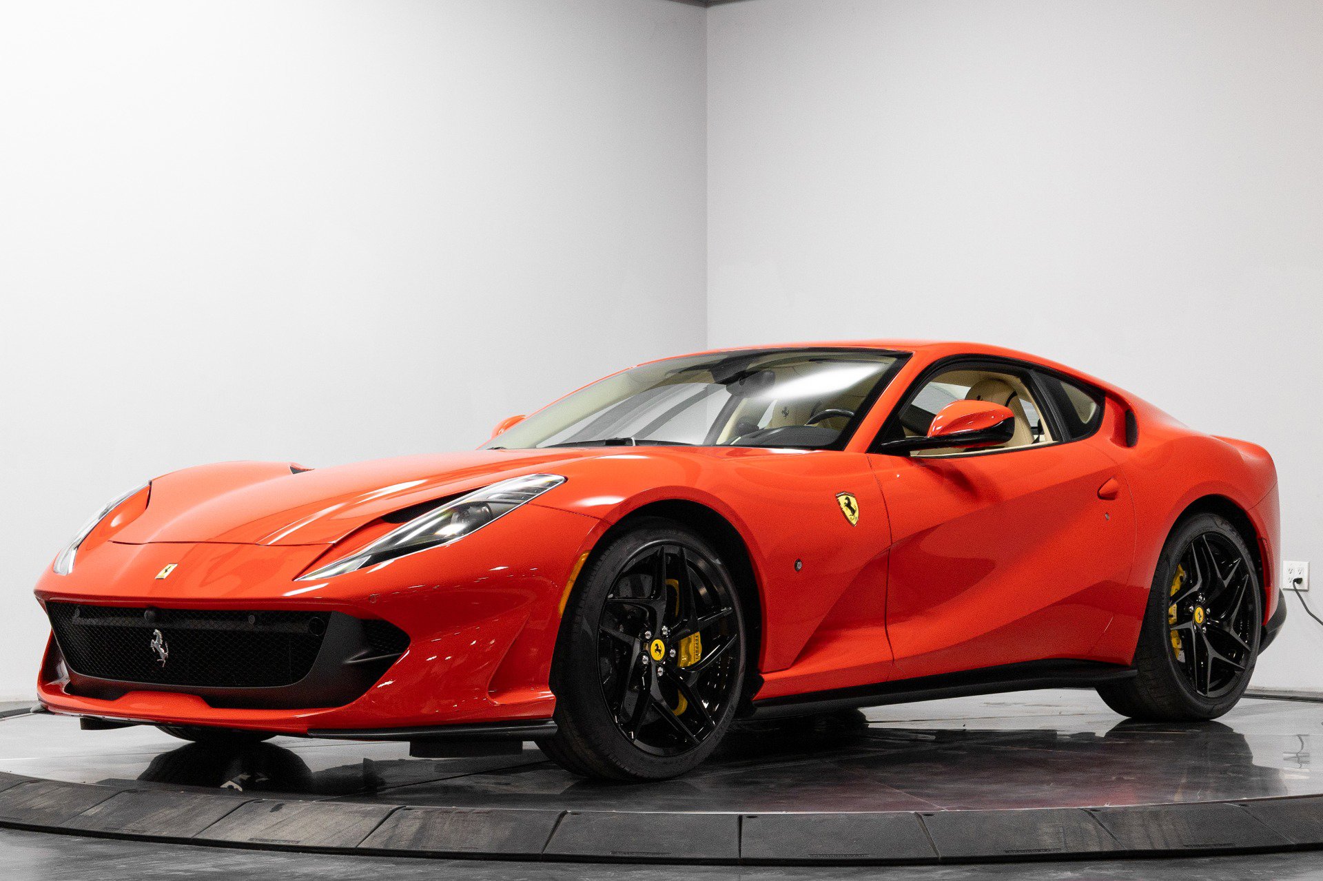 Used 2018 Ferrari 812 Superfast image 3