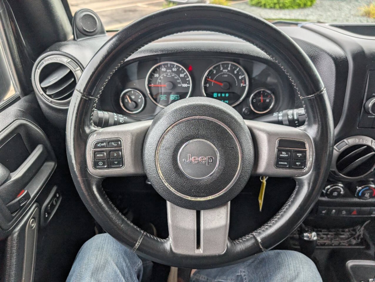 Used 2013 Jeep Wrangler Unlimited Sahara AWD/4WD image 17