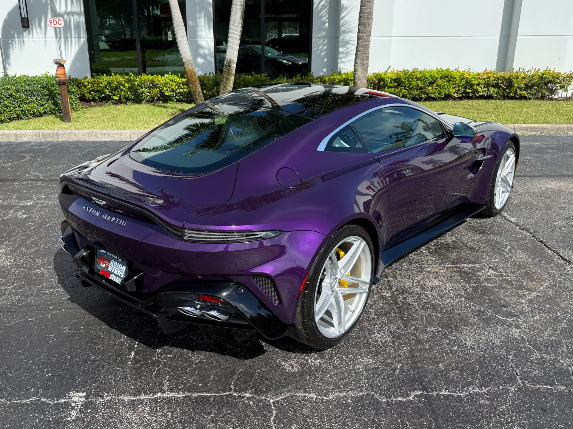 Used 2025 Aston Martin V8 Vantage Coupe RWD image 21