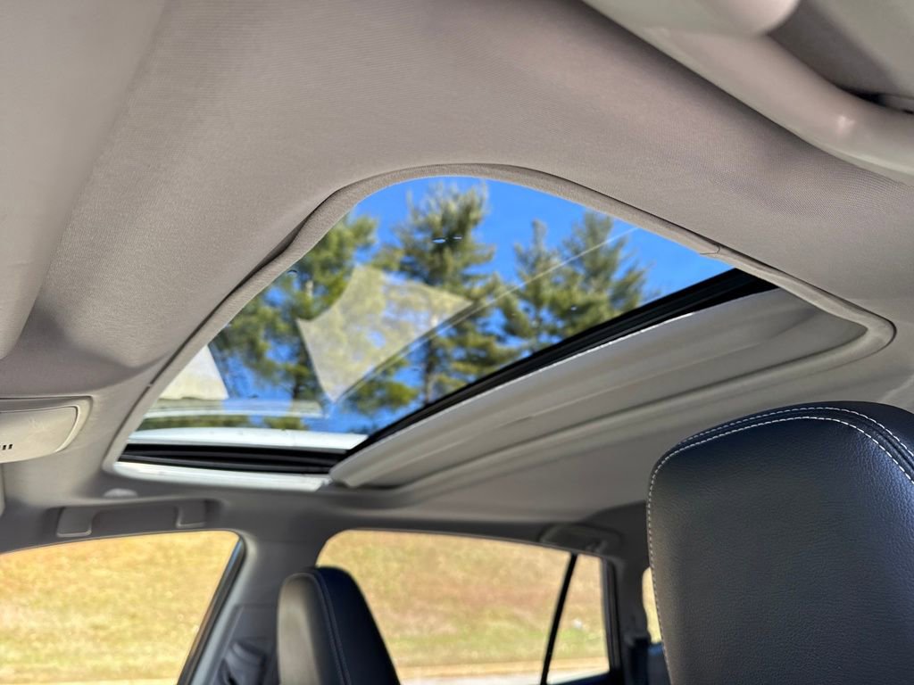 Used 2016 Toyota RAV4 Limited image 19