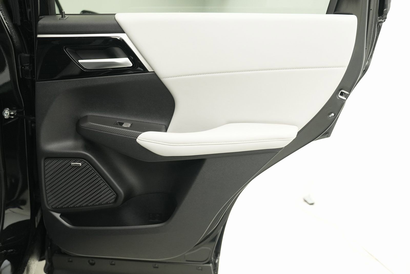 Used 2025 Mitsubishi Outlander SE image 17