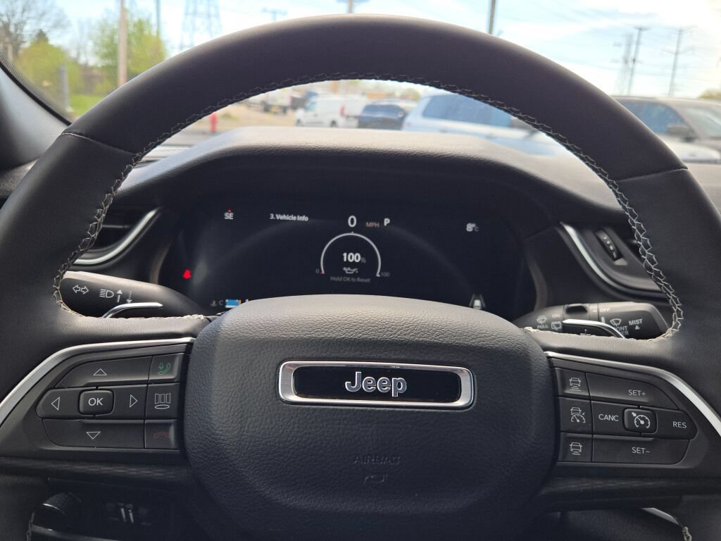 Used 2024 Jeep Grand Cherokee Altitude RWD image 36