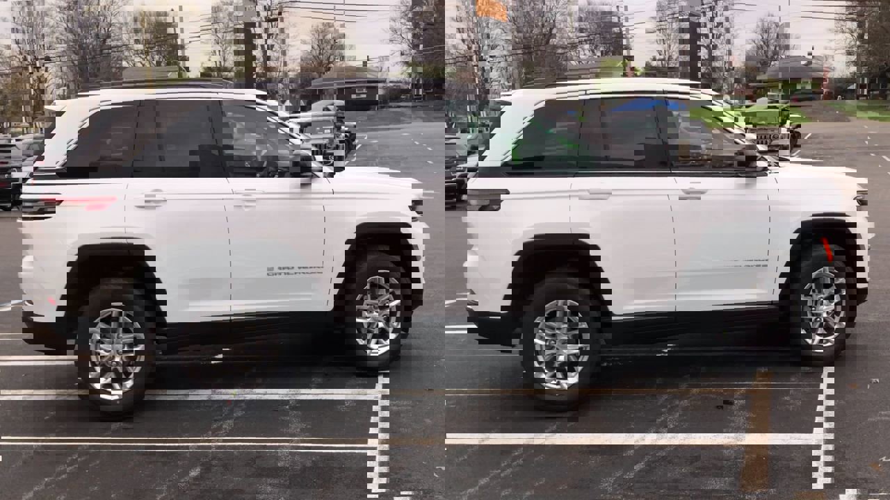 New 2026 Jeep Grand Cherokee Laredo image 9