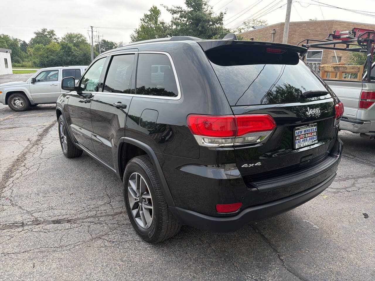 Used 2019 Jeep Grand Cherokee Laredo AWD/4WD image 4