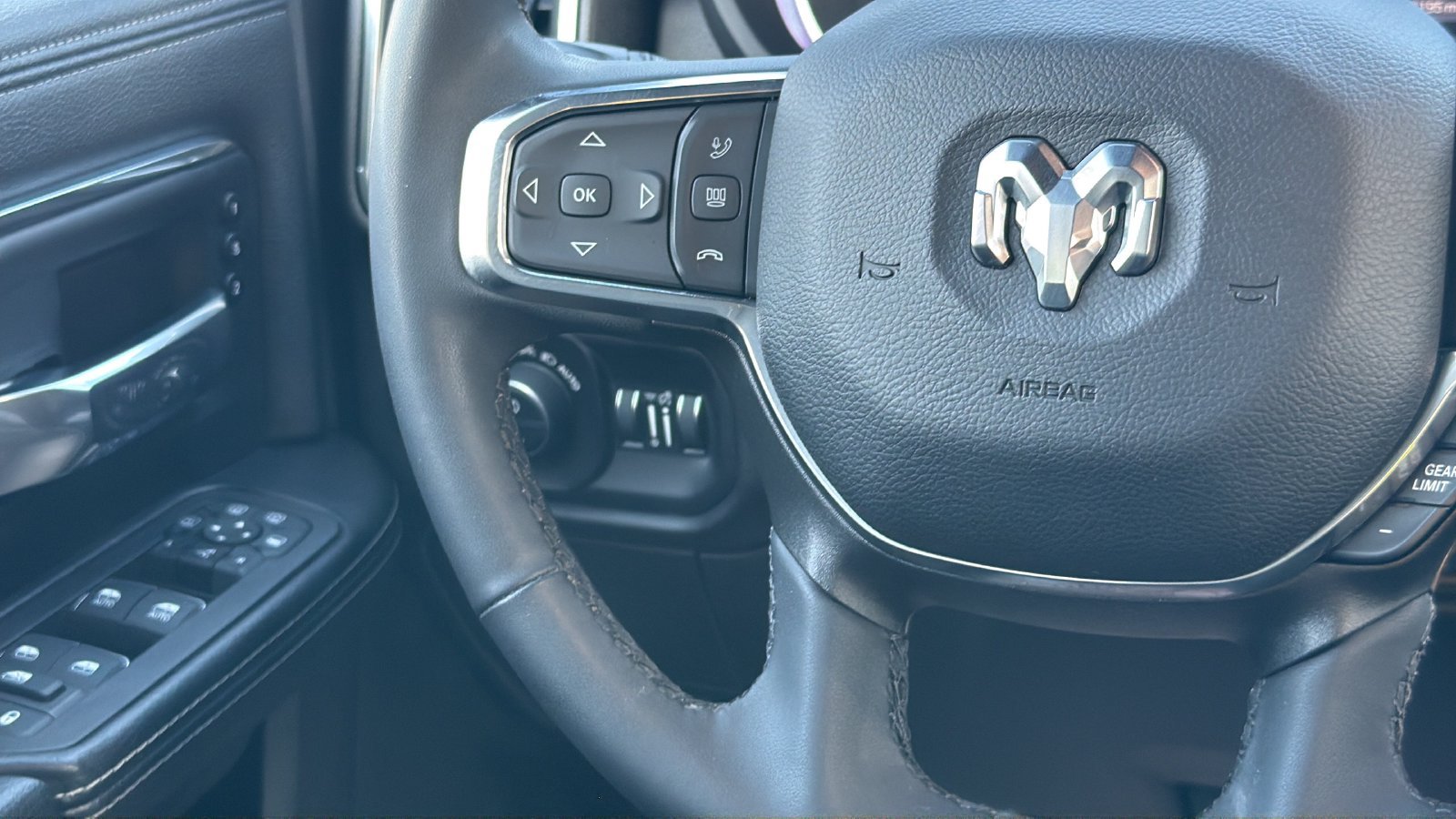 Used 2025 RAM 2500 Laramie w/ Sport Appearance Package AWD/4WD image 14