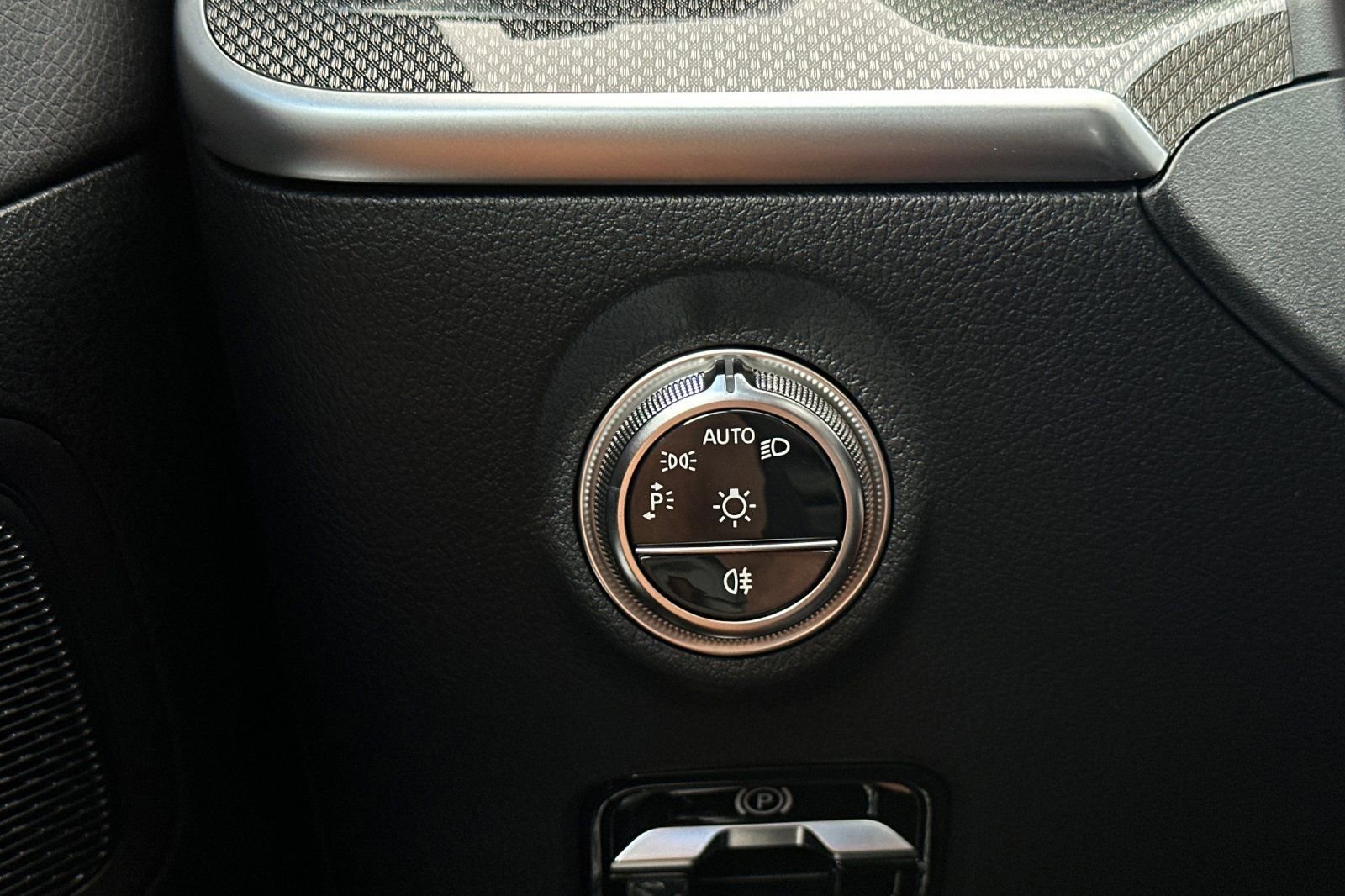 New 2025 Mercedes-Benz C 300 4MATIC Sedan image 27