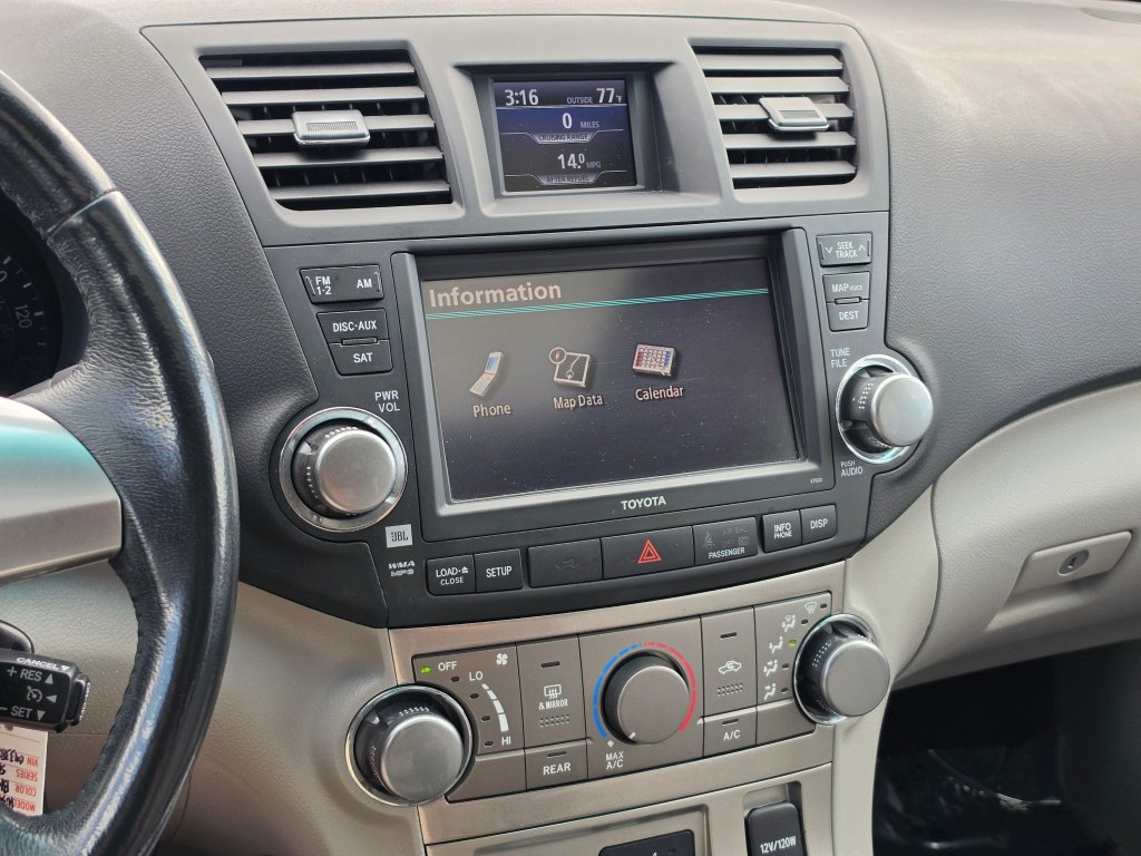Used 2011 Toyota Highlander SE w/ Tow Pkg FWD image 7