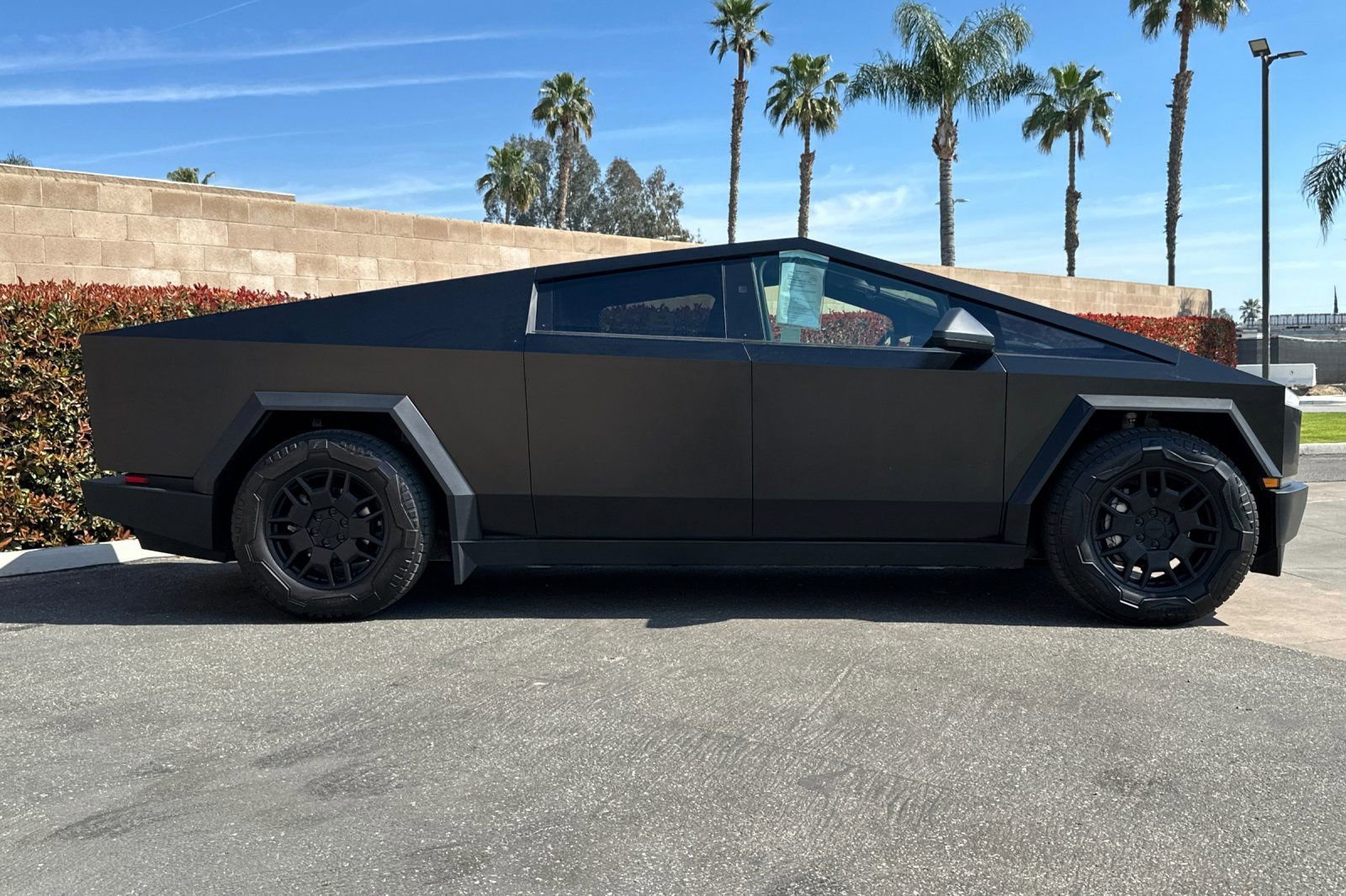Used 2024 Tesla Cybertruck AWD Crew Cab image 3
