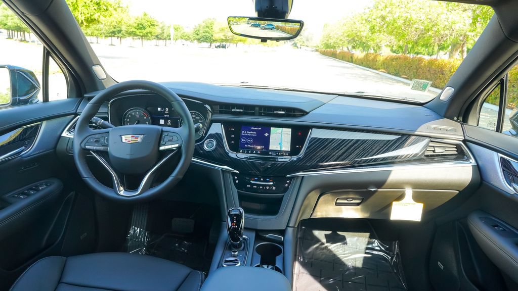 Used 2025 Cadillac XT6 Premium Luxury w/ Technology Package FWD image 16