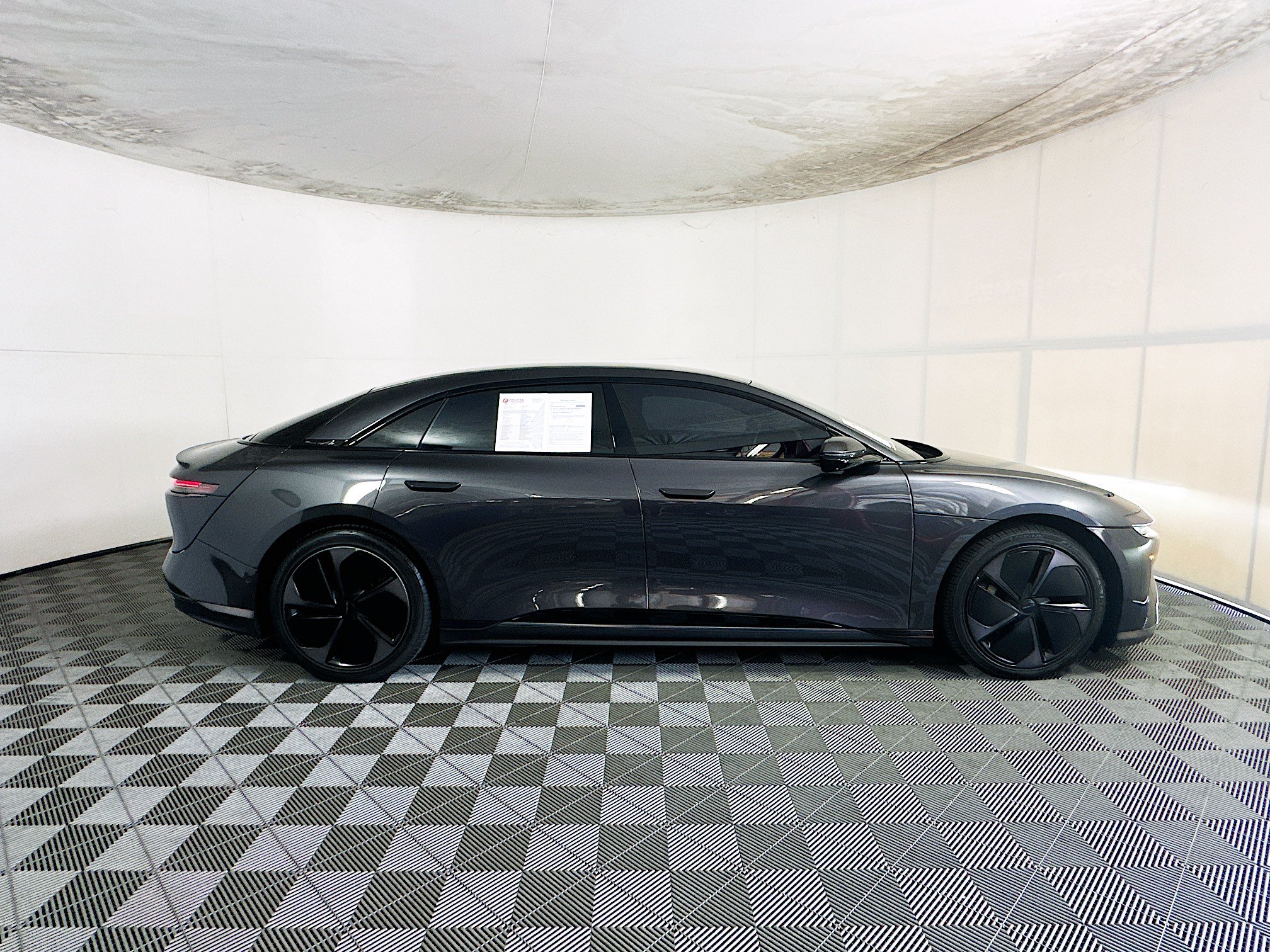 Used 2024 Lucid Air Touring AWD/4WD image 2