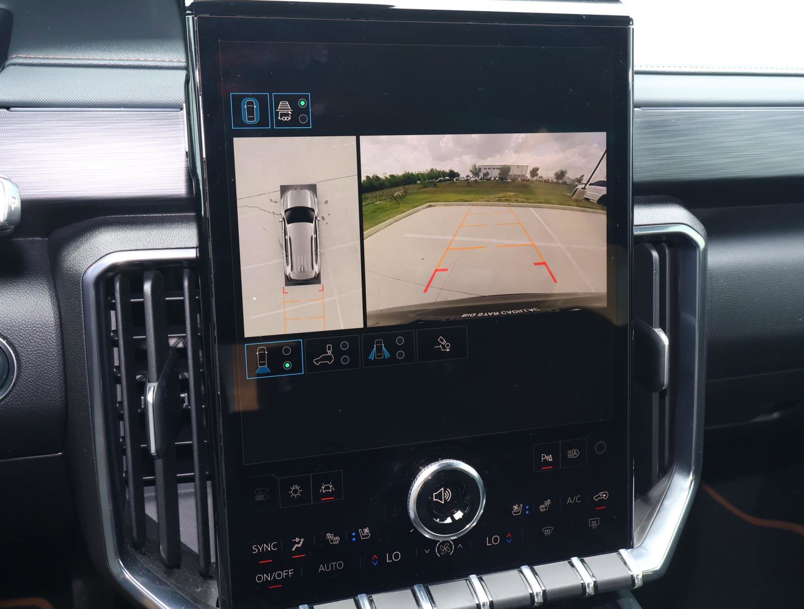 Used 2024 GMC Acadia AT4 w/ Luxury Package image 32