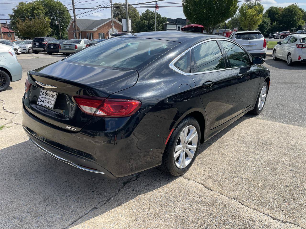 Used 2015 Chrysler 200 Limited FWD image 16