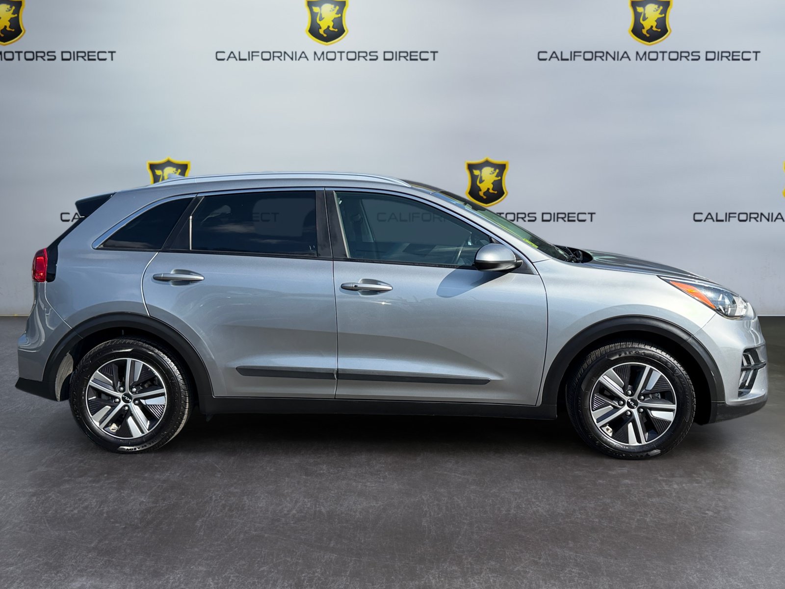 Used 2022 Kia Niro LXS w/ Digital Cluster Package FWD image 3