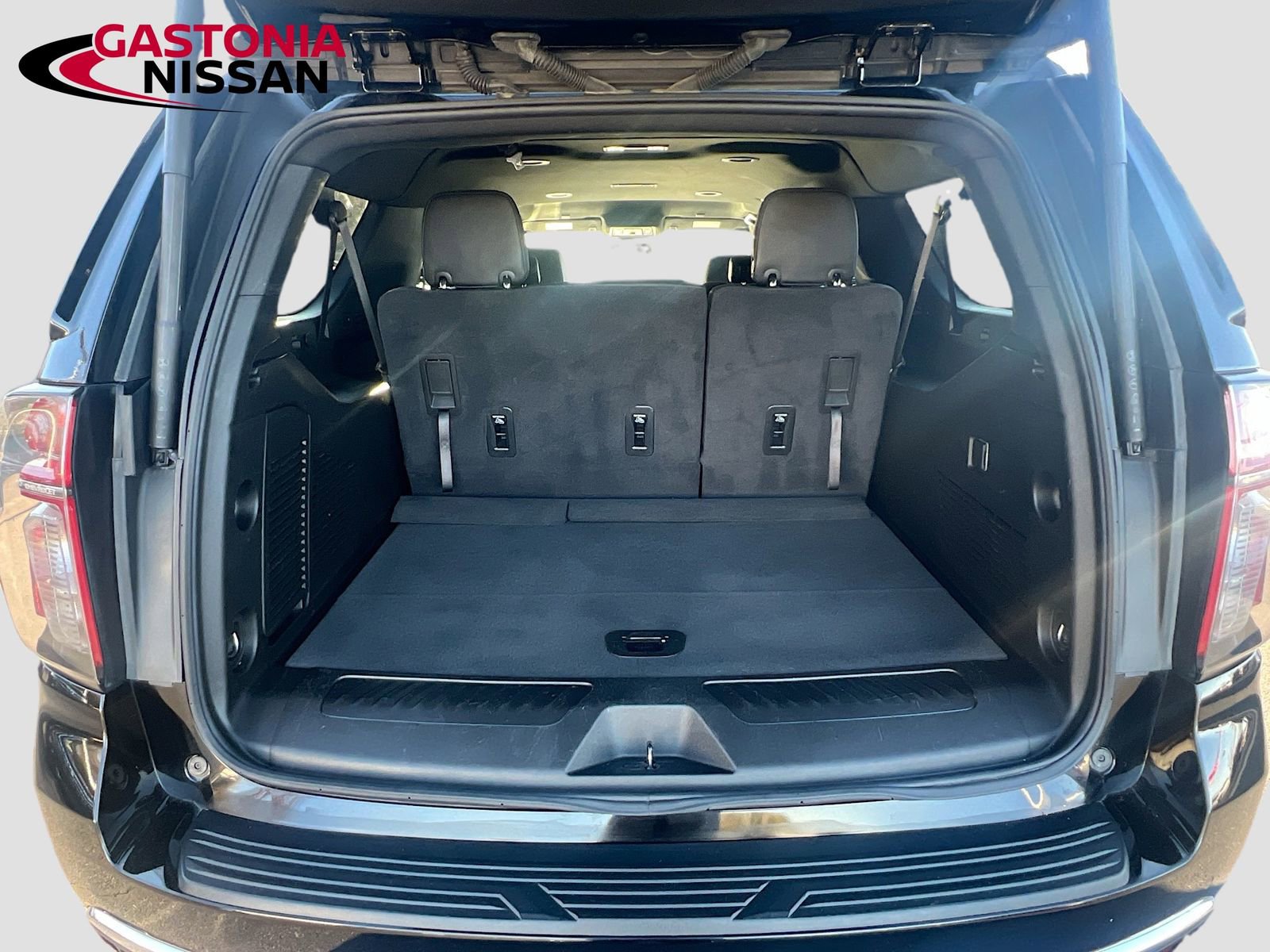 Used 2024 Chevrolet Suburban LT image 36