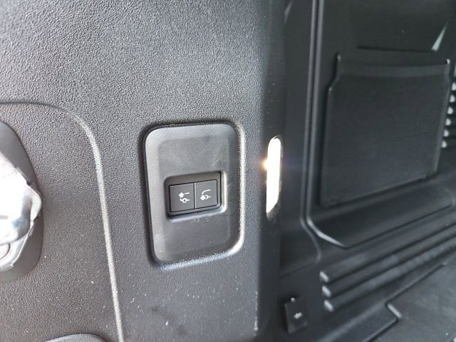 Certified 2023 Land Rover Defender 110 X-Dynamic SE image 23