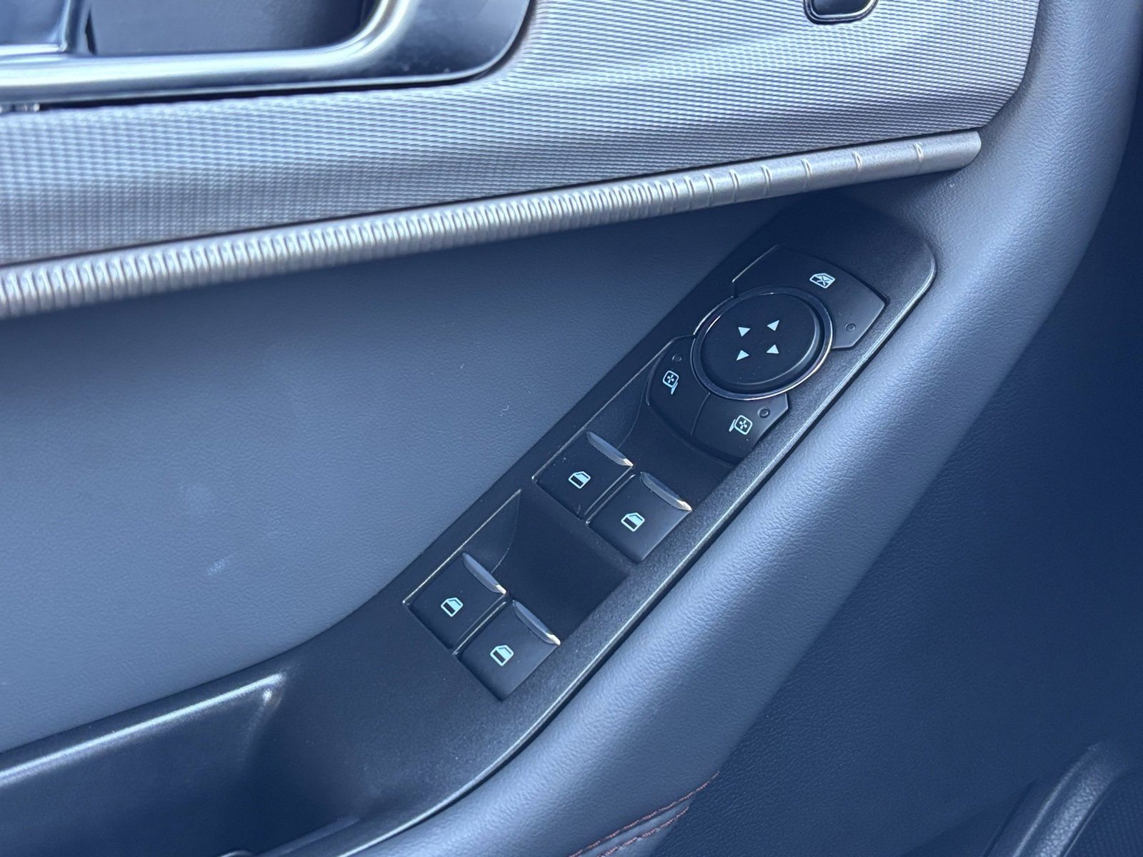 Used 2025 Ford Explorer Active image 17