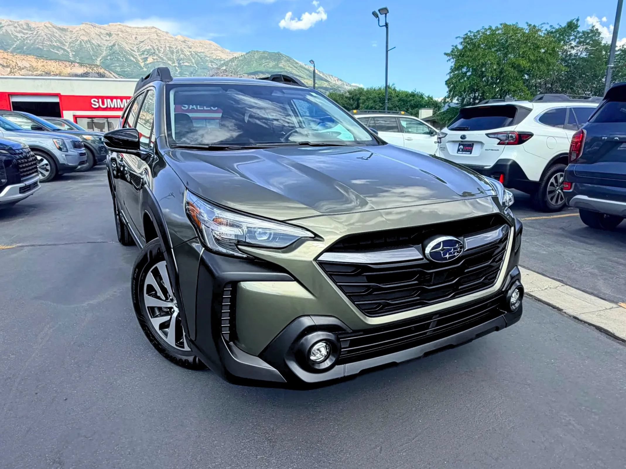 Used 2023 Subaru Outback Premium AWD/4WD image 2