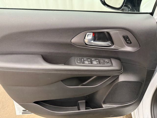 New 2026 Chrysler Pacifica Select FWD image 15