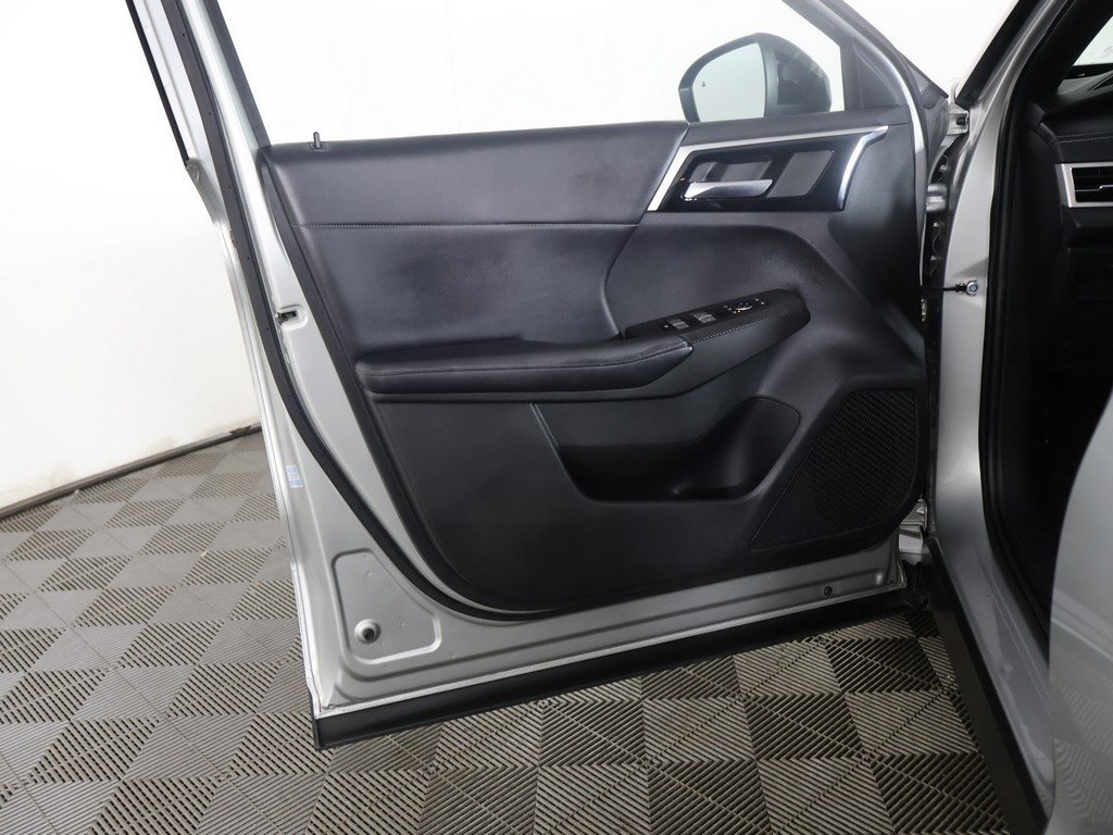 Used 2023 Mitsubishi Outlander SE image 25