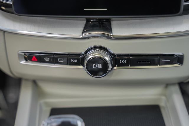 New 2026 Volvo XC60 T8 Ultra w/ Protection Package Premier image 23