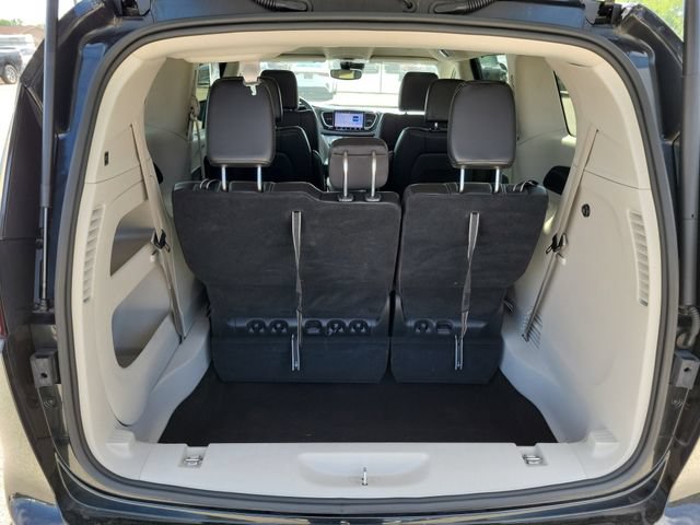 Used 2023 Chrysler Pacifica Touring-L FWD image 26