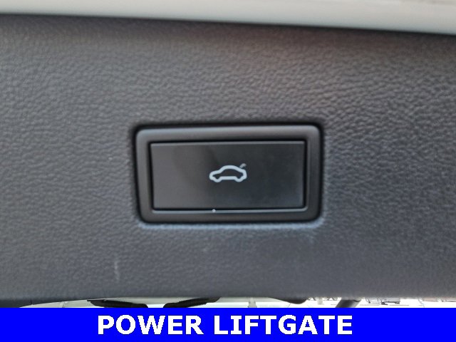 Used 2022 Volkswagen Tiguan SEL R-Line image 17