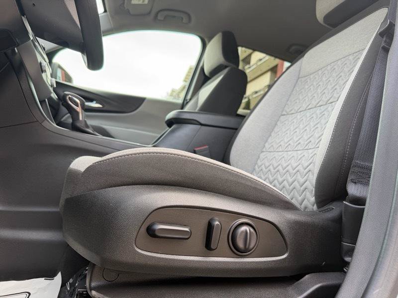 Used 2023 Chevrolet Equinox LS AWD/4WD image 36