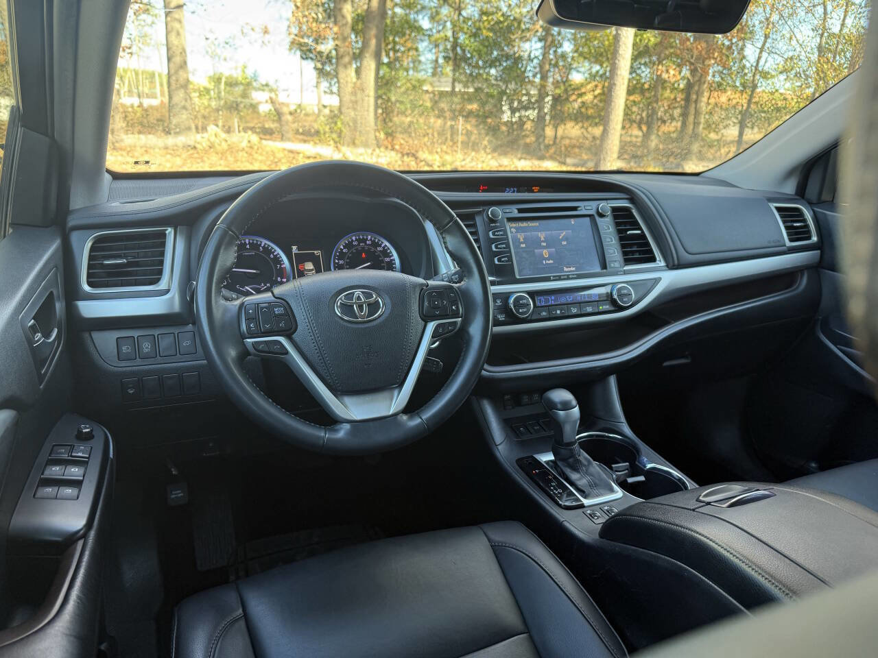 Used 2019 Toyota Highlander SE image 24